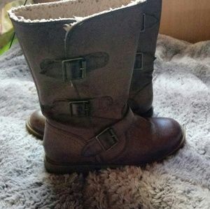 Brown winter boots