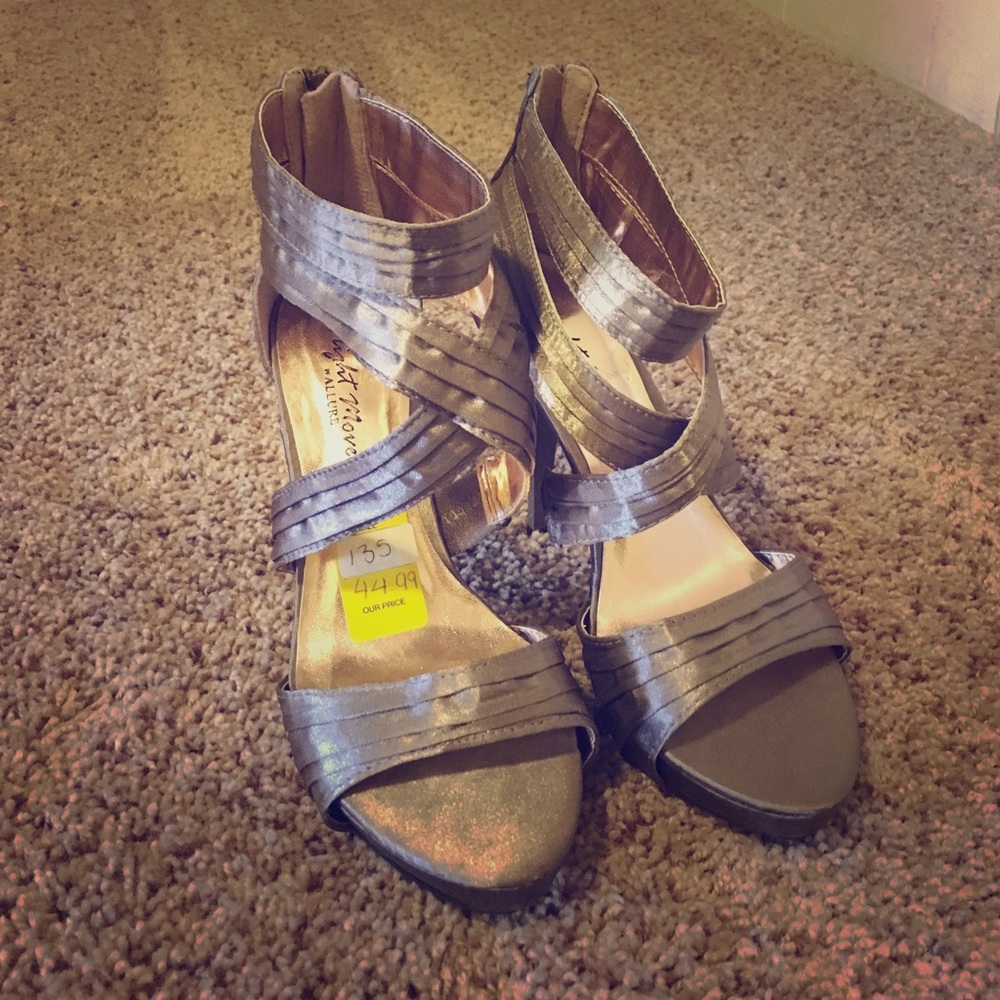 NWT Strappy sexy heels