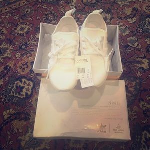 White Adidas NMDs