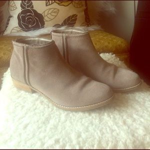 Dolce Vida tan booties
