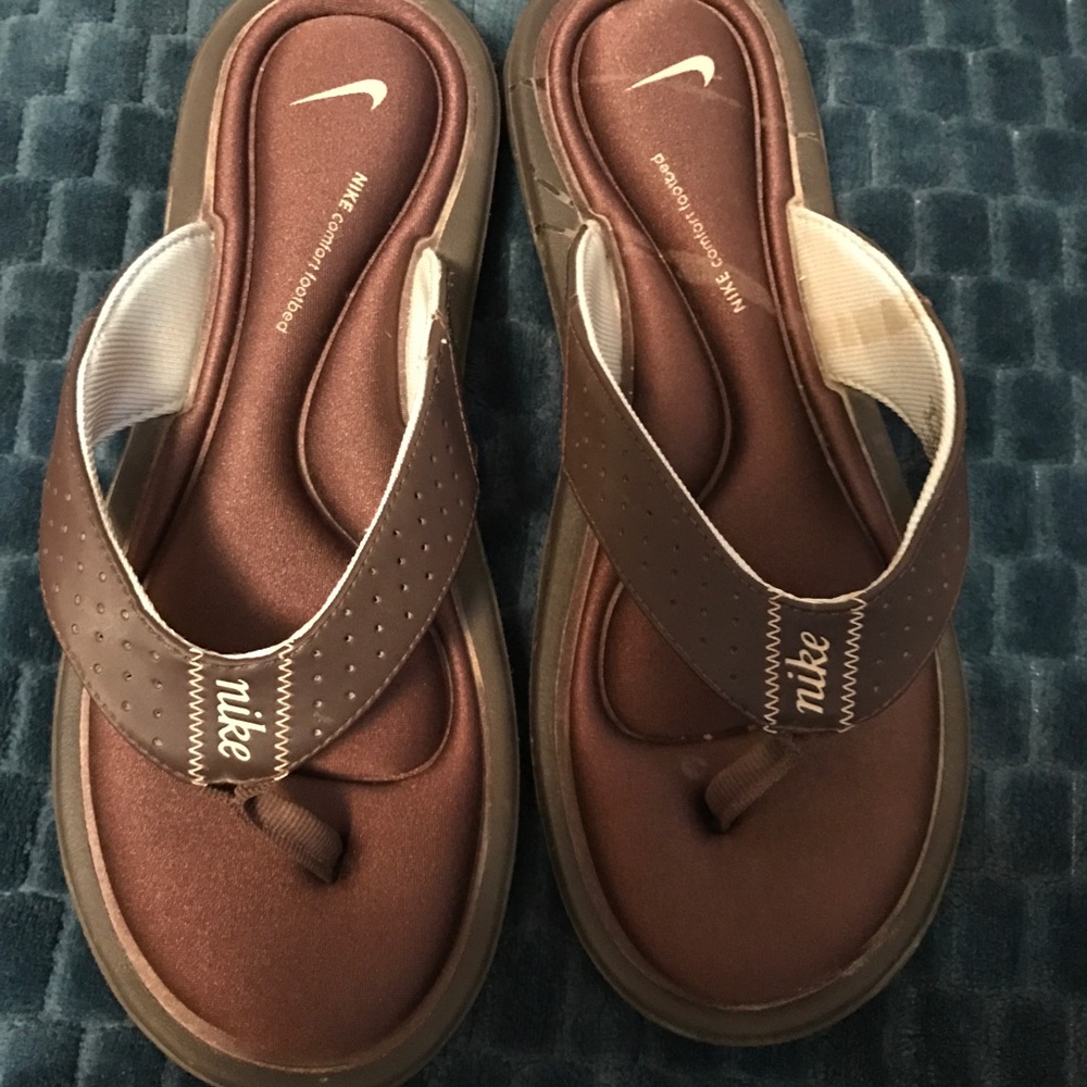 Nike flip flops size 9