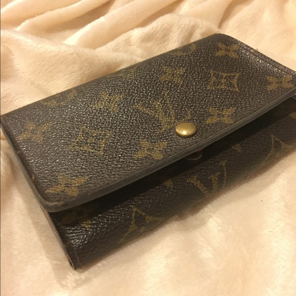 Louis Vuitton Handbags - 💯 auth vintage 1994 Louis Vuitton wallet as is