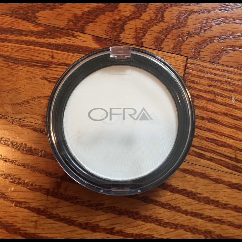 Ofra oil control powder