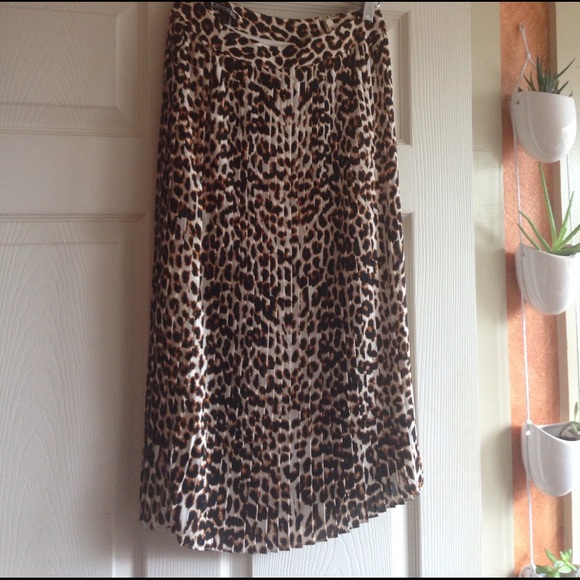 Express Dresses & Skirts - 🌟SALE!🌟 NWOT pleated Express leopard midi skirt