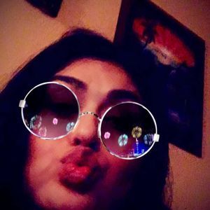 Meet your Posher, Vanessa