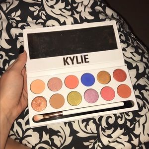 kylie royal peach palette