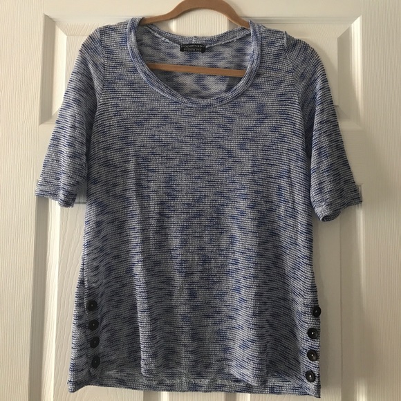 Cute casual top with bottom detail - Picture 1 of 2