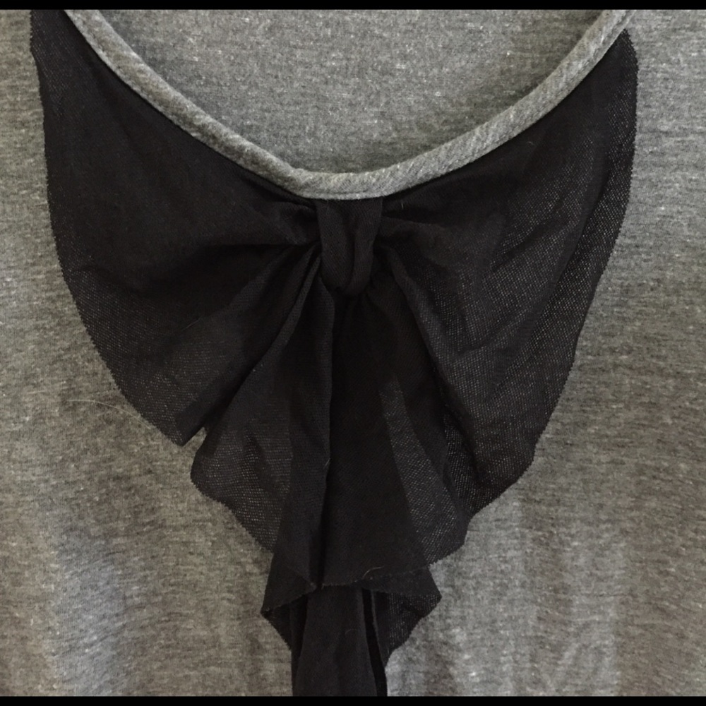 Adorable gray Limited 3/4 sleeve shirt
