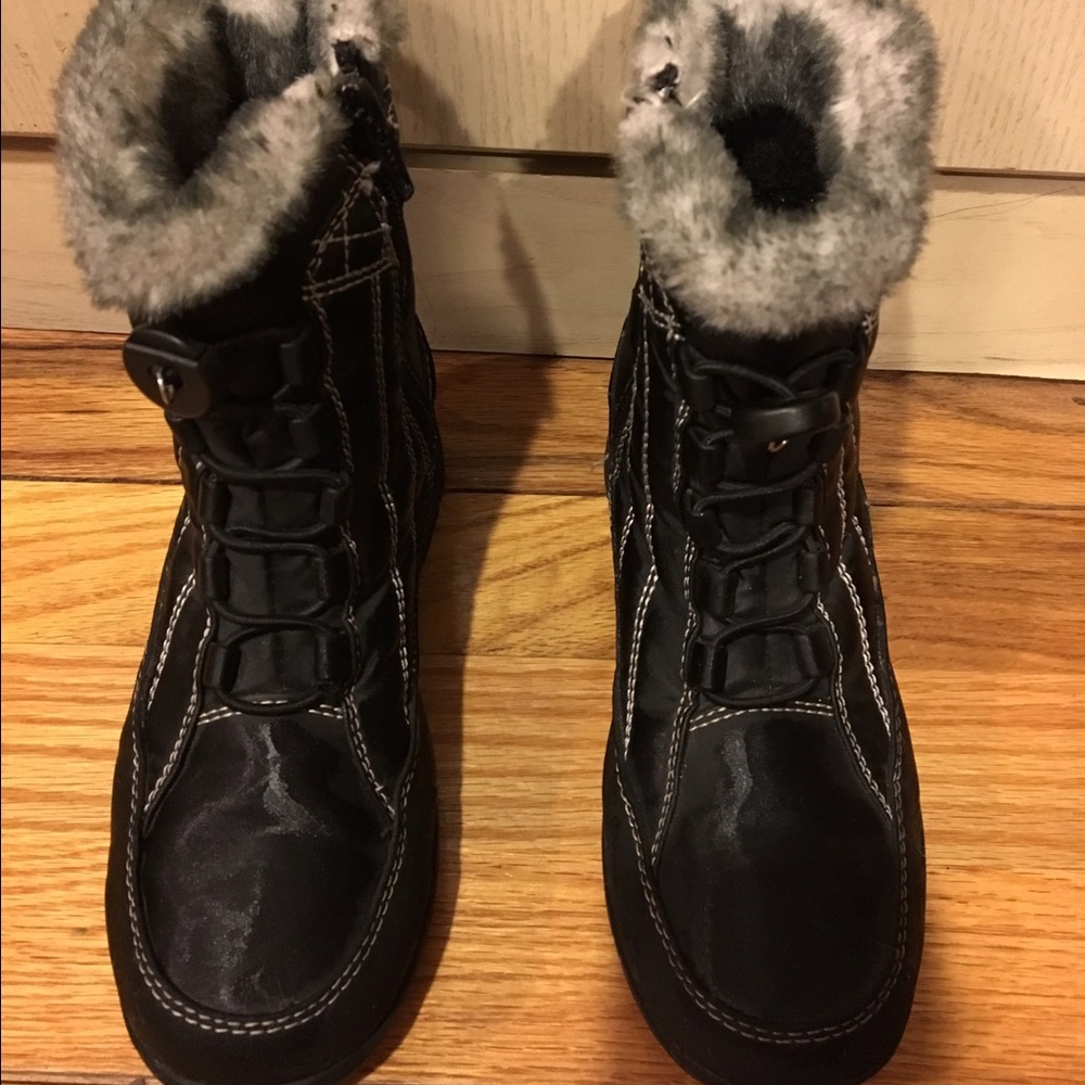 Girls black snow boots