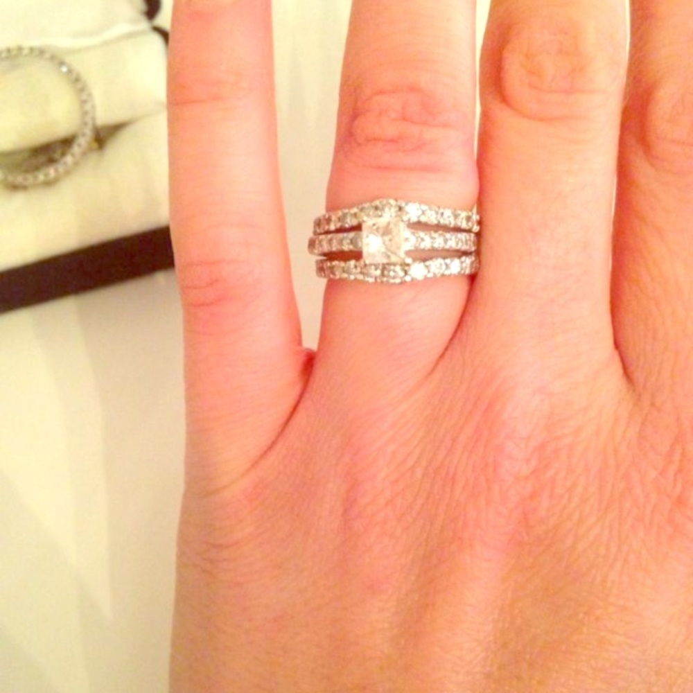 Engagement ring and wedding band insert