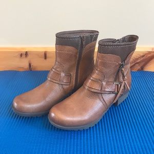 Authentic Women Clarks Ankle Boots Size 6.5 M