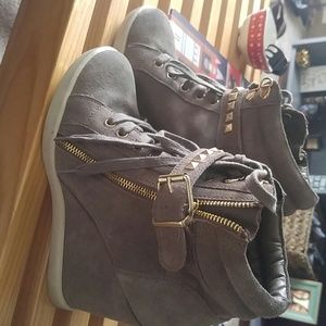 Sz 9 Steve Madden wedge tennis show bootie