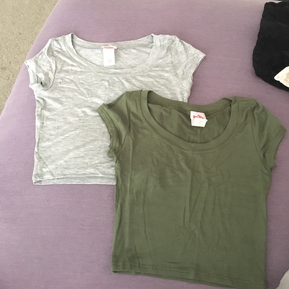 Pair of cropped tops: grey & hunter green