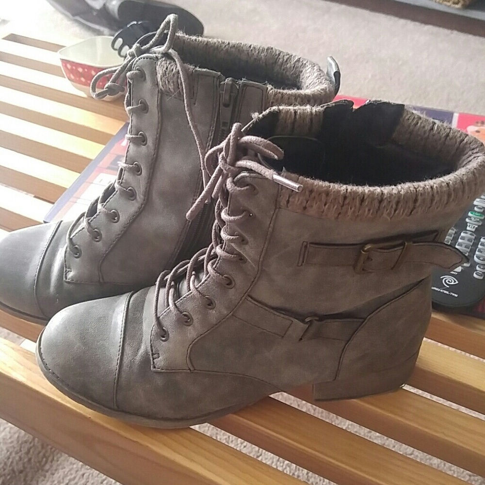 Sz 9 pop gray ankle combat boots