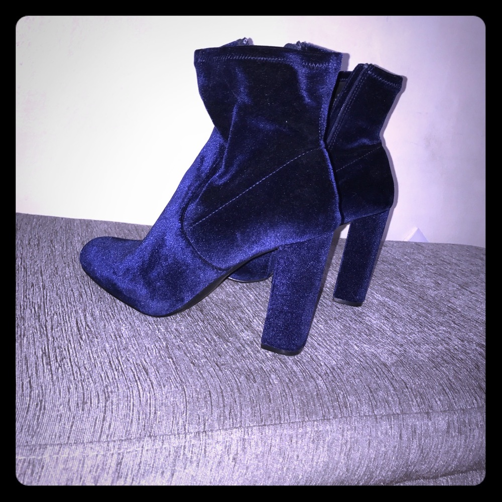 Steve Madden blue velvet EDIT booties