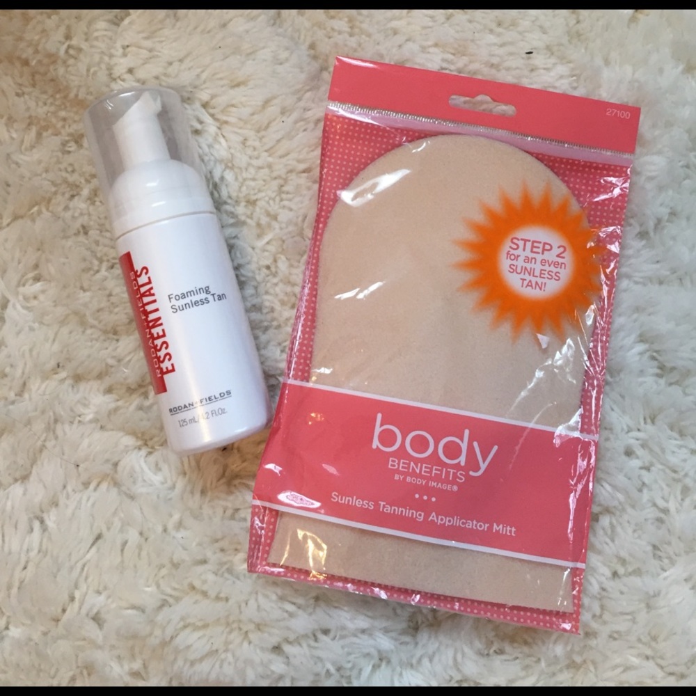 Foaming sunless tanner & applicator mitt