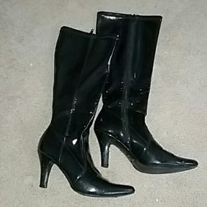 Black heeded boots