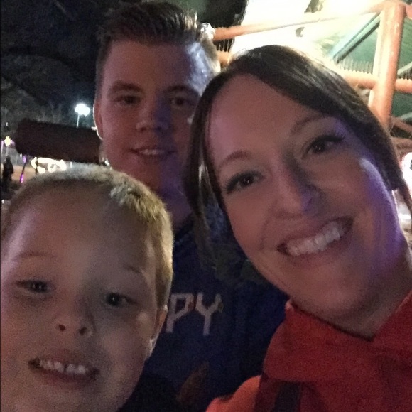 Meet your Posher, Audra - Picture 2 of 2