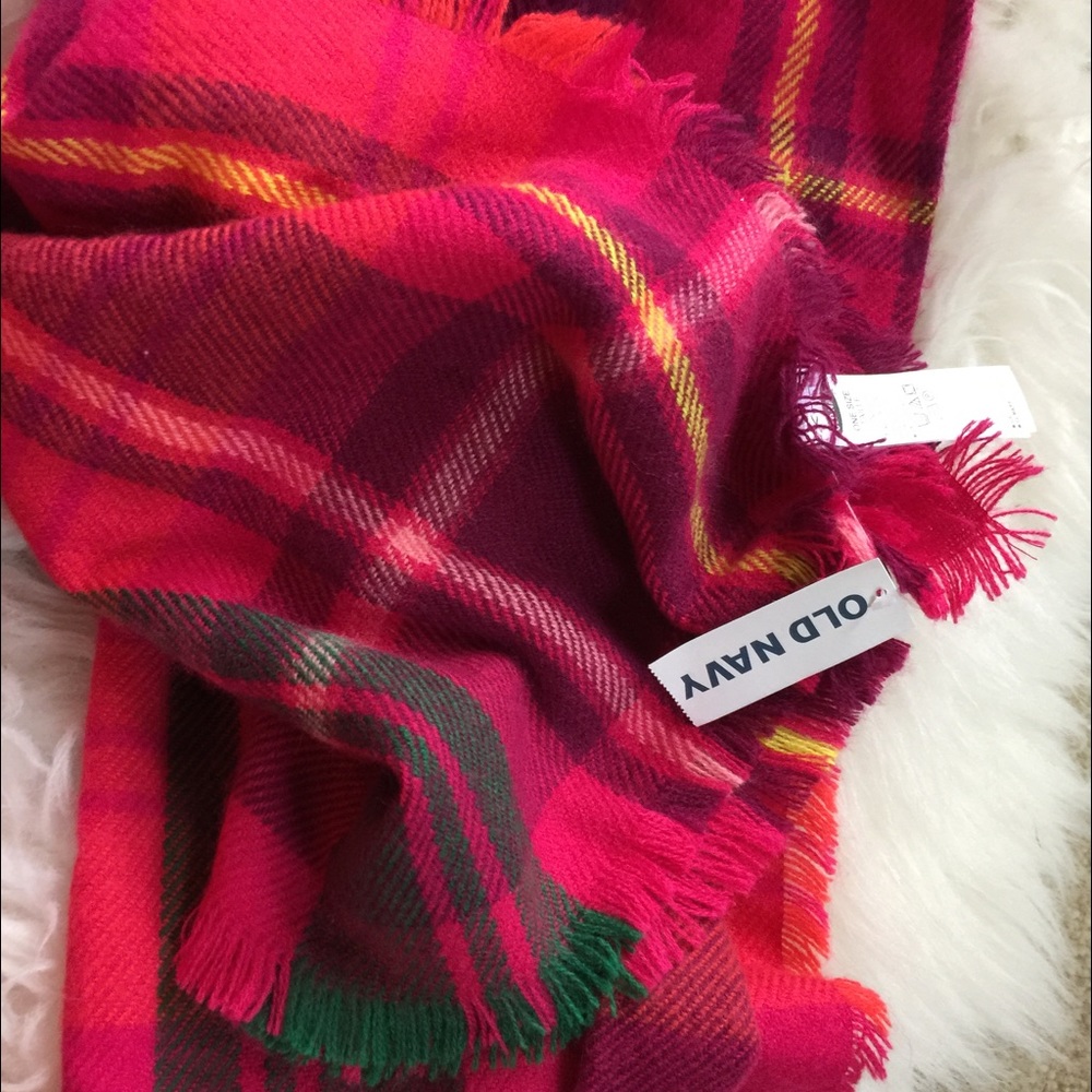 **FLASH SALE**Old Navy pink plaid scarf
