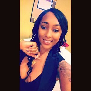 Meet your Posher, Dominique