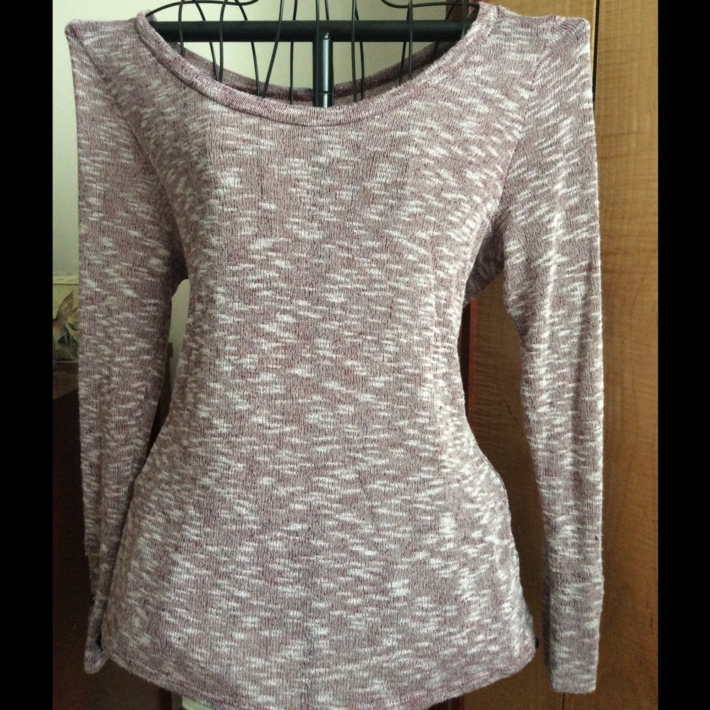 Long sleeved light weight sweater