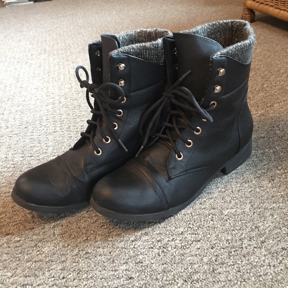 Combat boots