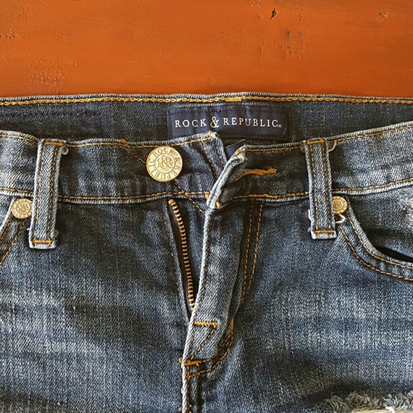 Shorts - Picture 2 of 4