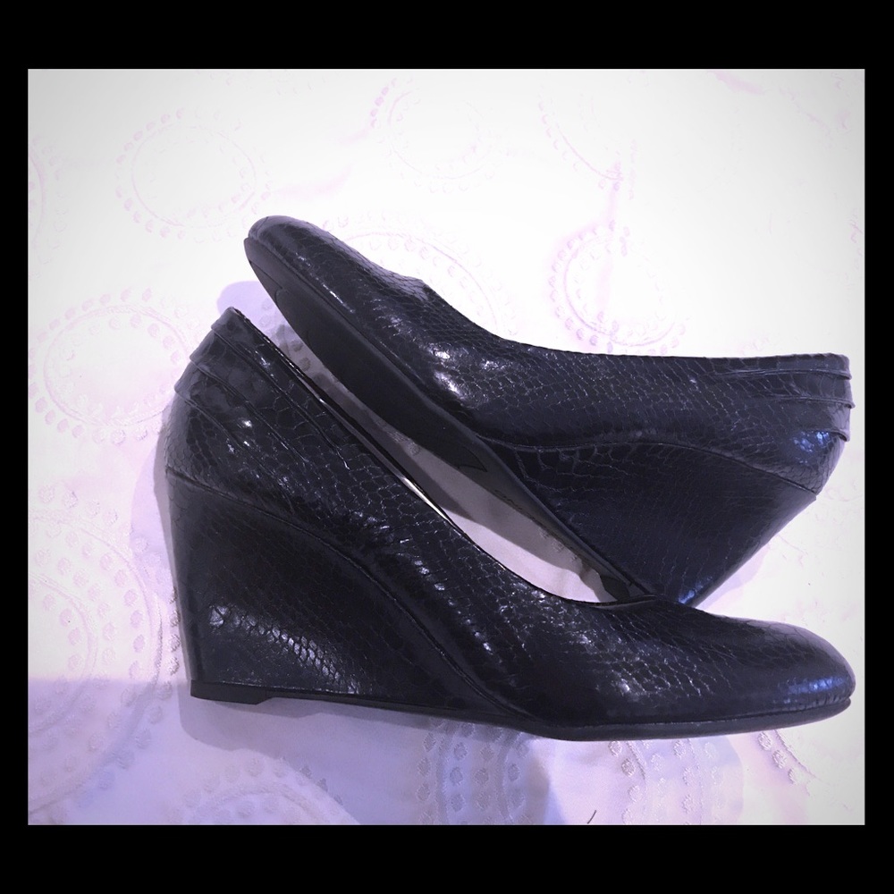 Bandolino Black Wedge Heels