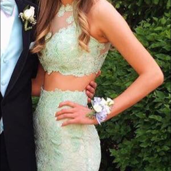 Prom dress - Picture 3 of 3