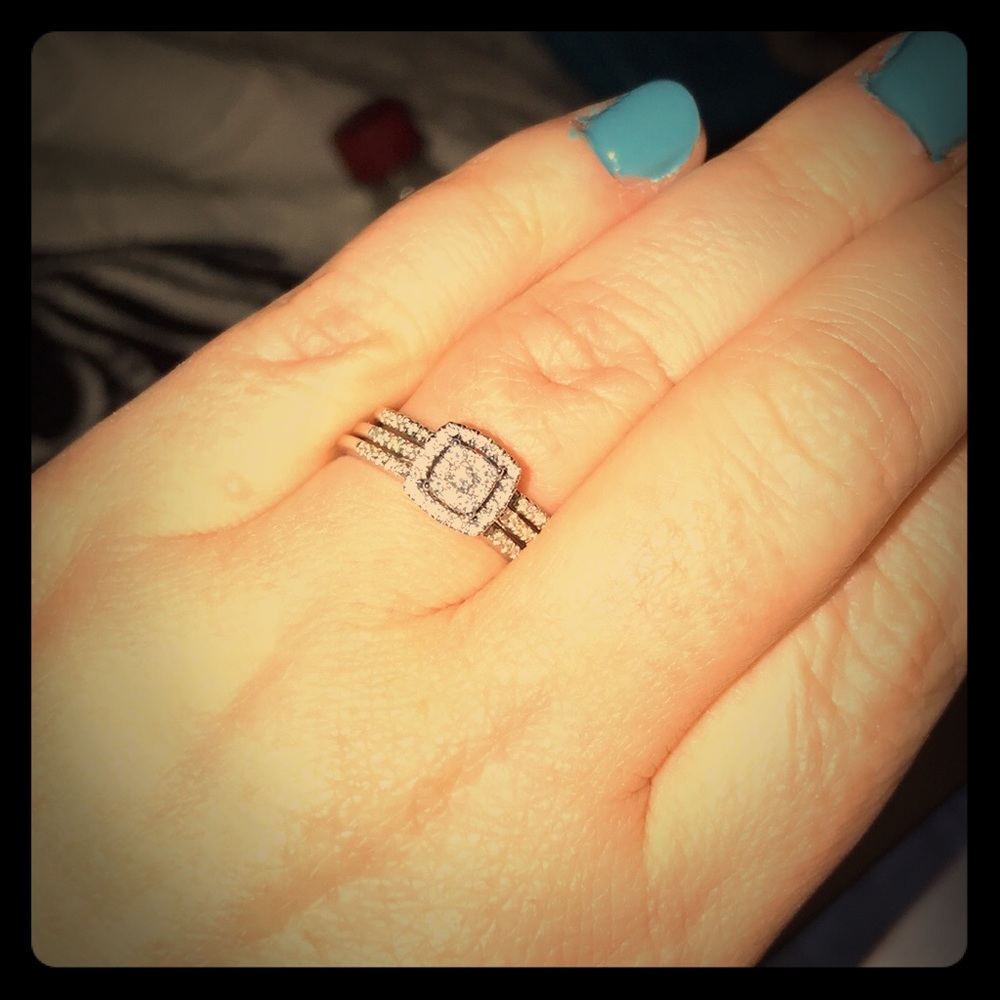 Just bought in dec from zales sz 9