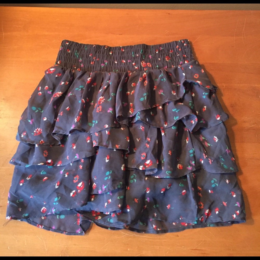 AEO Ruffle, flowered, twirly lined skirt