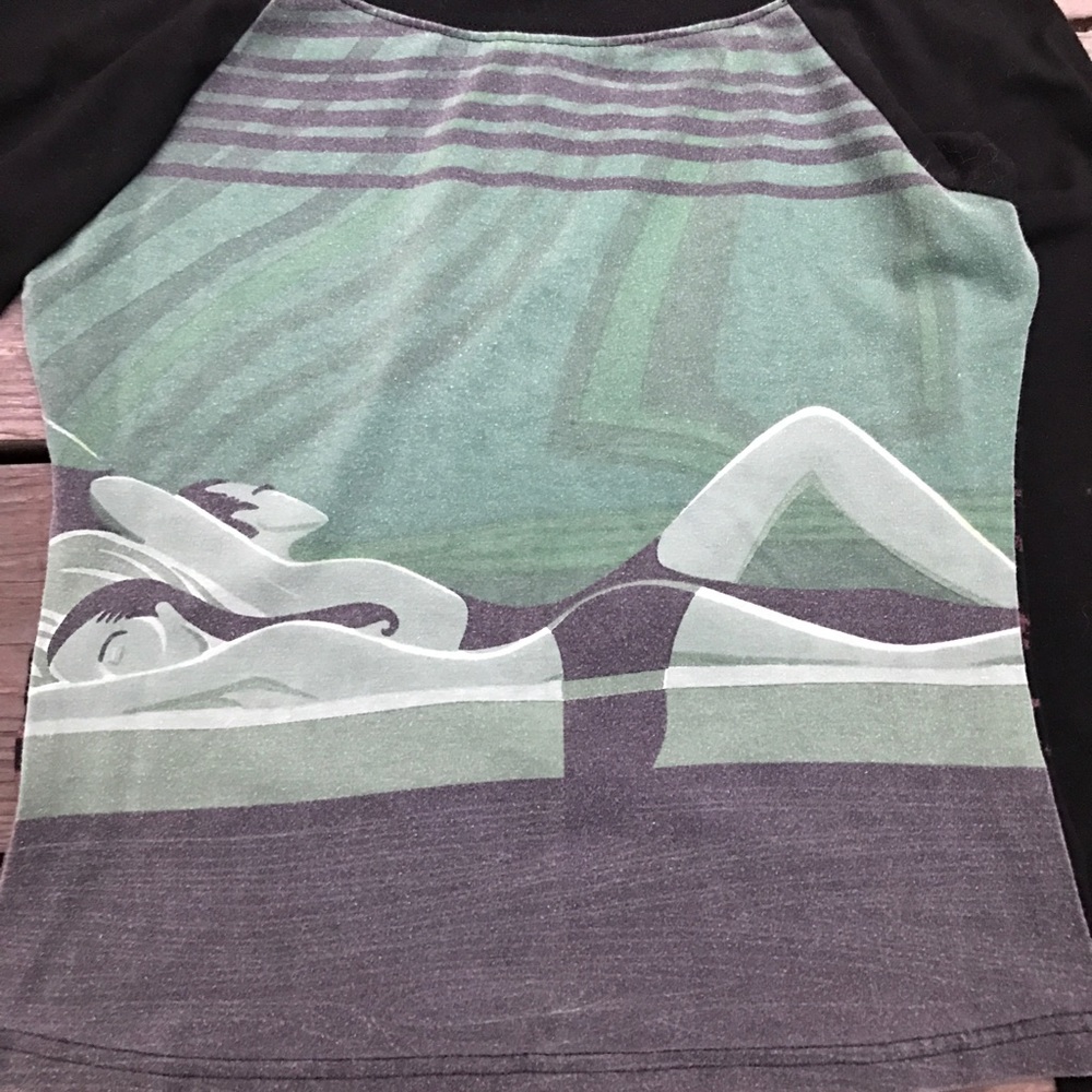 🍄 Custo Barcelona long sleeve, two woman laying
