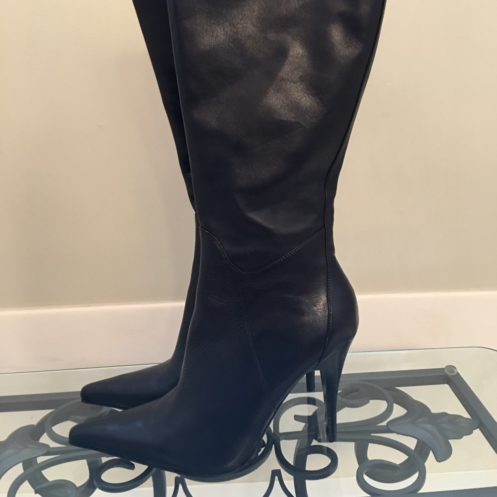 Amazing Charles David black leather boots! 7.5 38