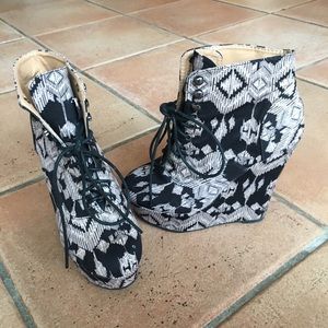 Charlotte Russe Aztec Pattern Bootie Heels Size 8 Charlotte Russe Aztec Pattern Bootie Heels Size 8