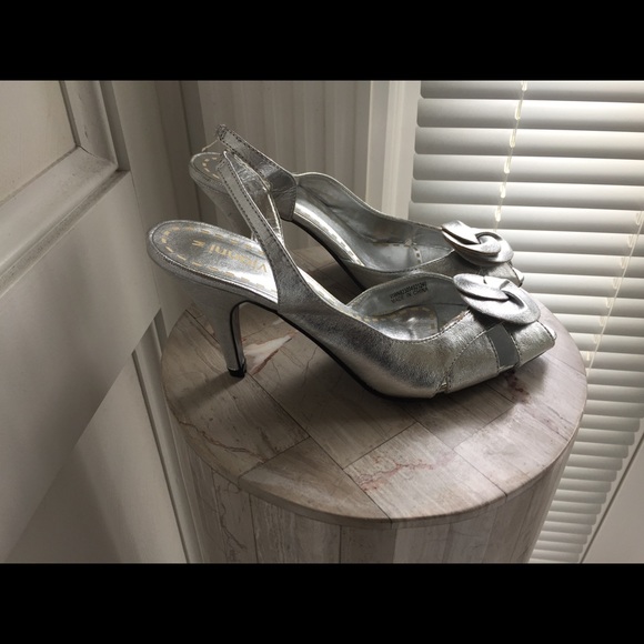 Sling back silver shoes. - Picture 2 of 3