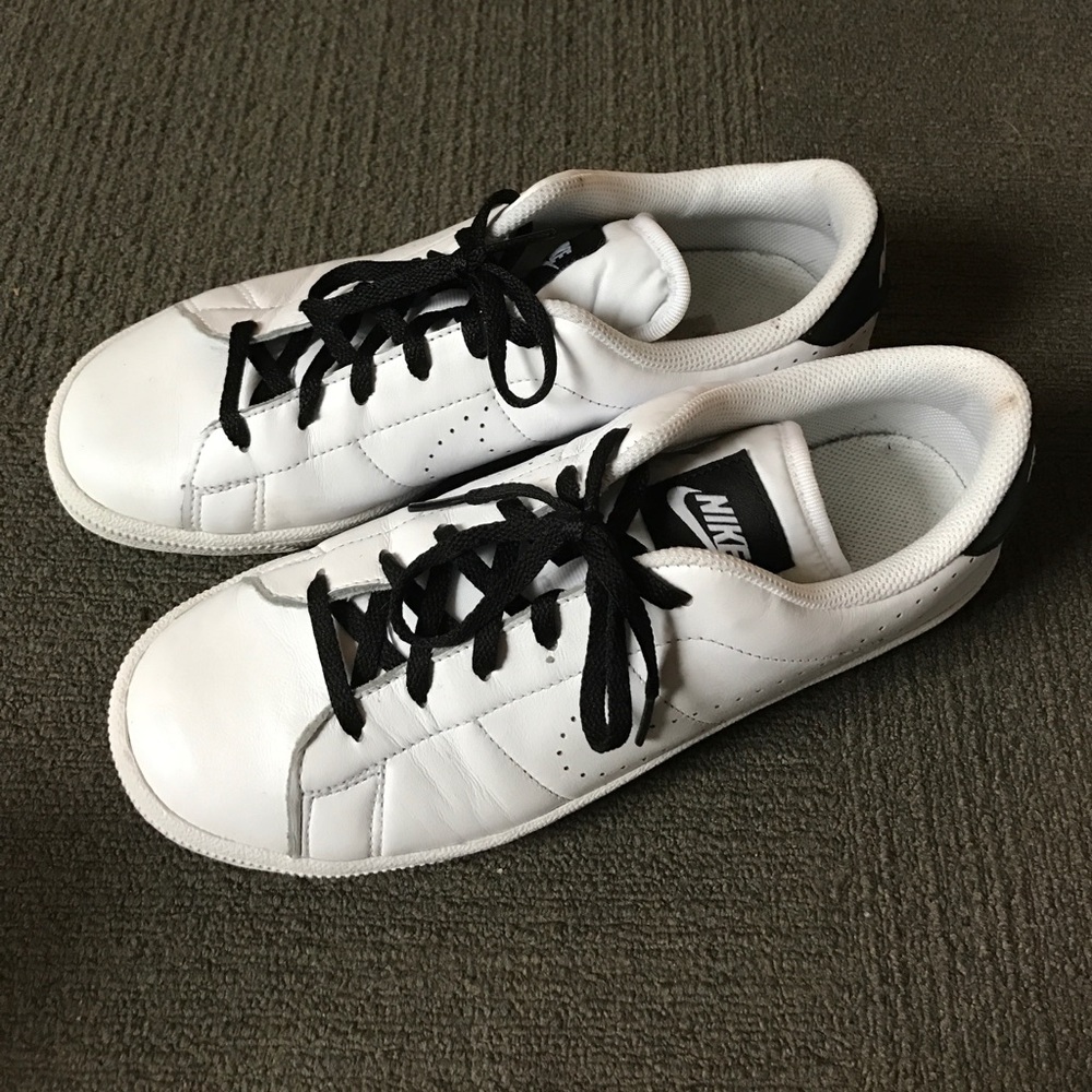 Nike tennis classic shoes