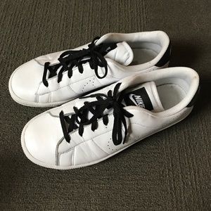 Nike tennis classic shoes