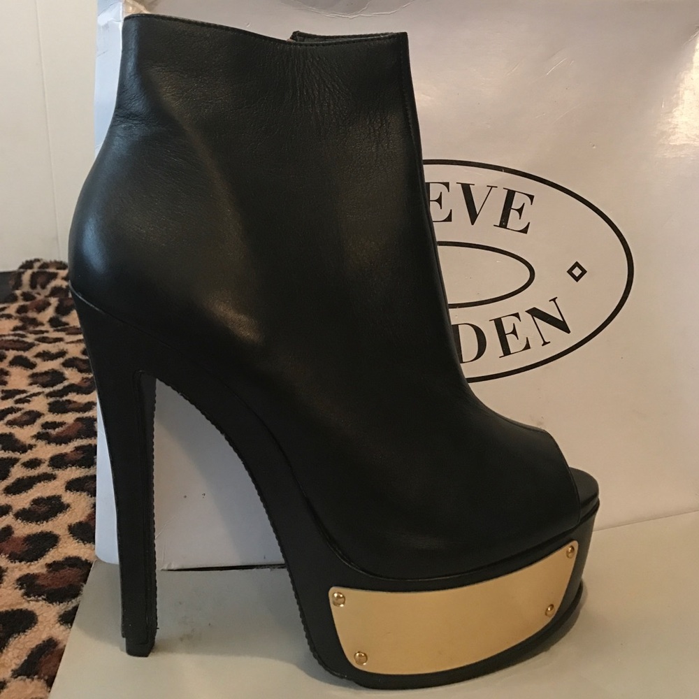 Steve Madden Sloann Platform peep toe bootie