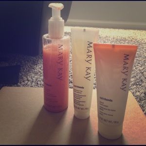 Mary Kay peach satin hands set