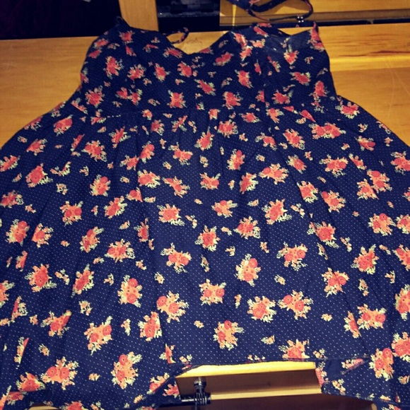 Very cute and flowy tank top - Picture 2 of 2