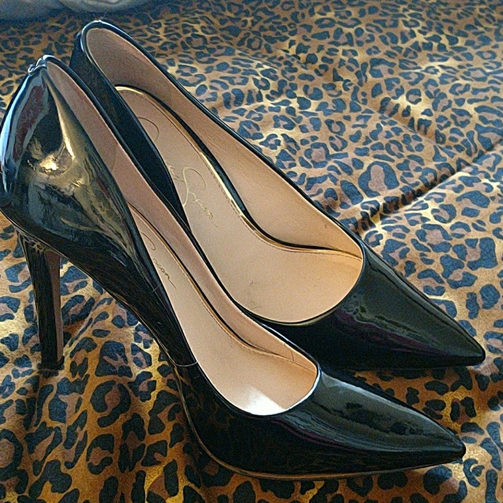Black jessica simpson patent leather pumps
