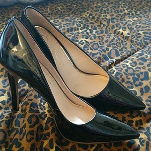 Black jessica simpson patent leather pumps