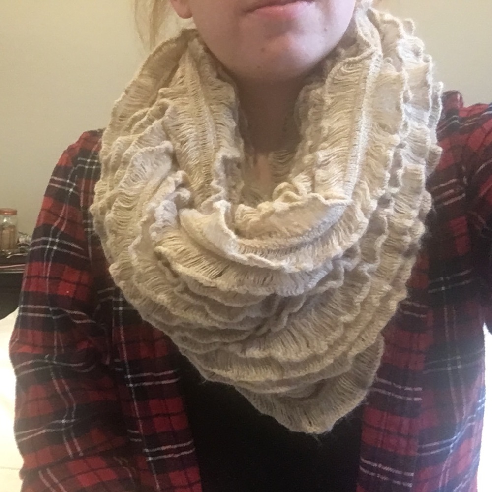 Stechy tan scarf