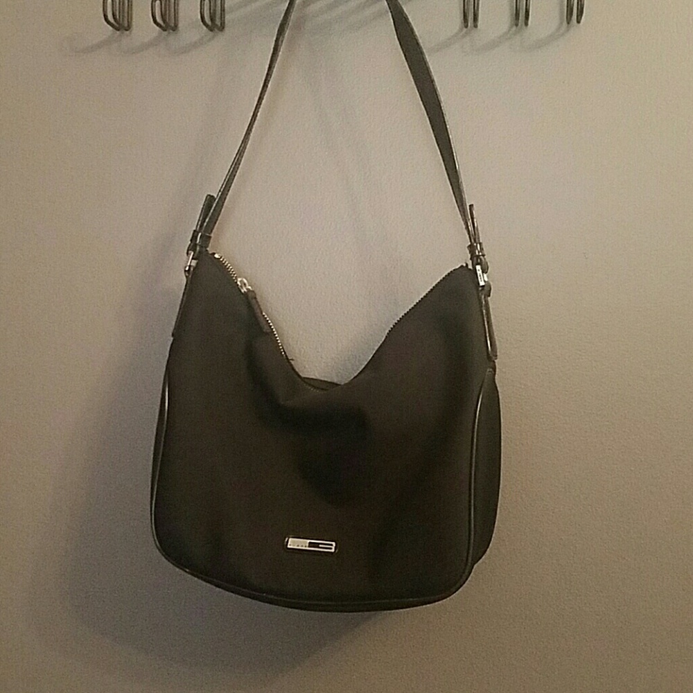 !! FLASH SALE !! Guess shoulder bag