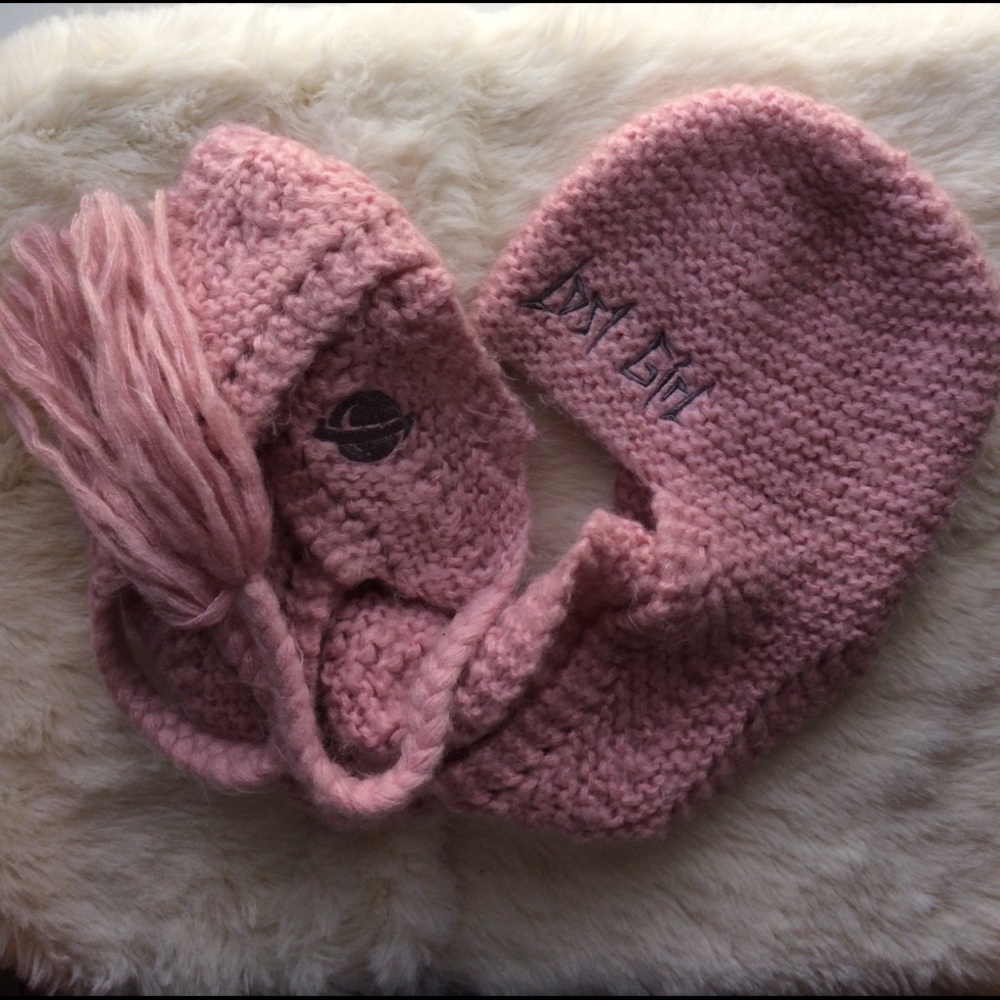 ⭐️Rare Lost girl long beanie⭐️