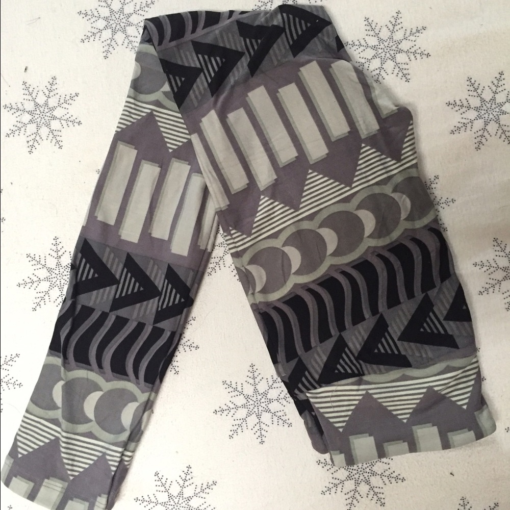 New LulaRoe OS leggings. Black and gray