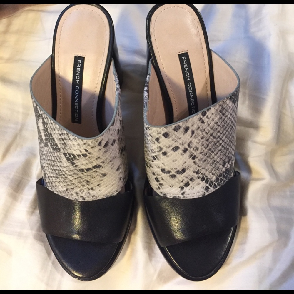 Heeled sandal, black leather, snake skin - Picture 2 of 4