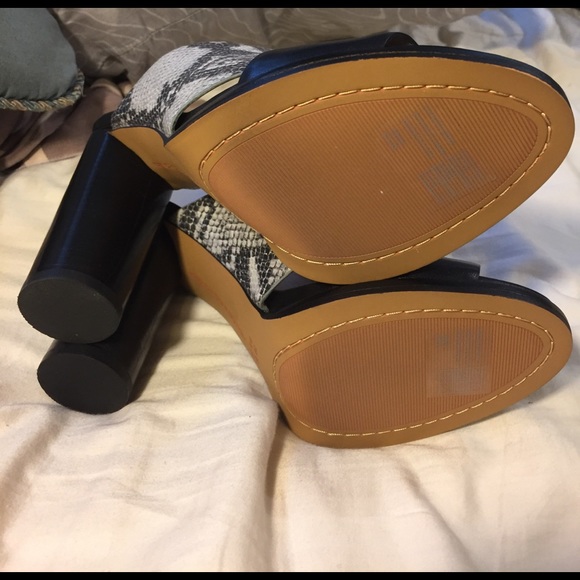 Heeled sandal, black leather, snake skin - Picture 3 of 4