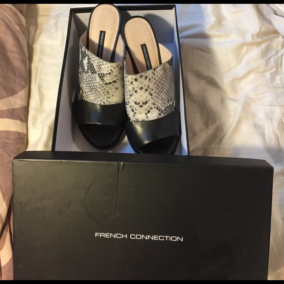 Heeled sandal, black leather, snake skin - Picture 4 of 4