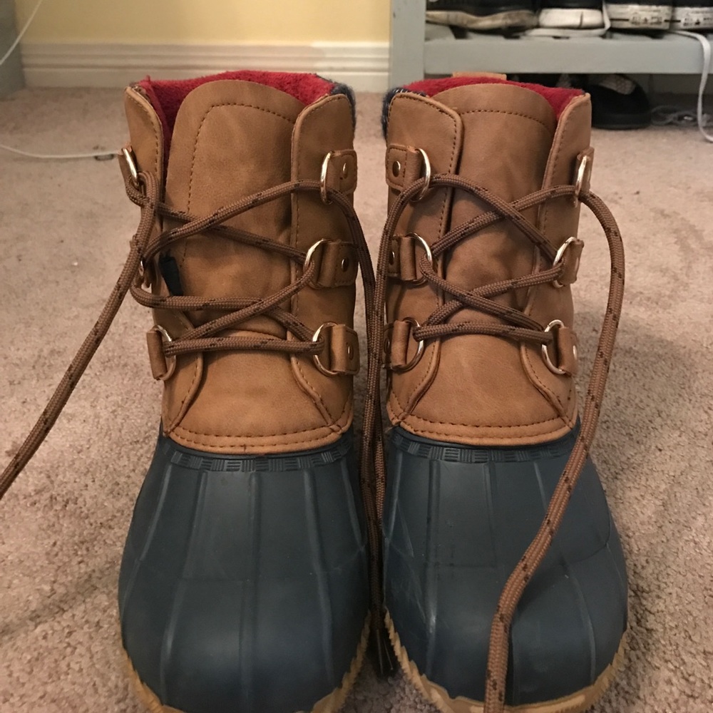 Tommy Hilfiger duck boots.Worn only a couple times